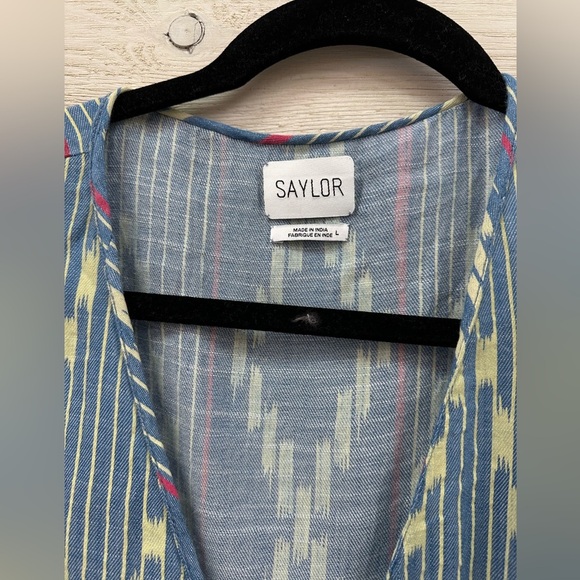 SAYLOR Blue and Purple Flutter Sleeve Crop Blouse - Picture 3 of 7